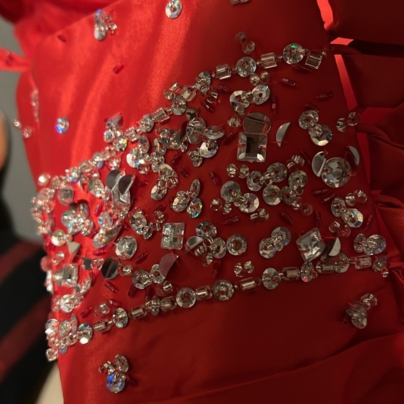 Mori Lee  formal red 1 shoulder sequin gown. Size 7/8 Perfect for Prom Season! - Picture 13 of 13
